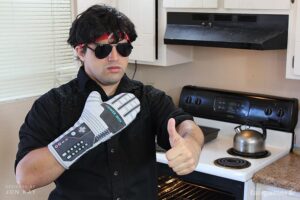 SPUND! Ed ecco a voi il PowerGlove-Guanto da forno!