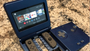 Fan trasforma la base di Nintendo Switch in un Game Boy Advance